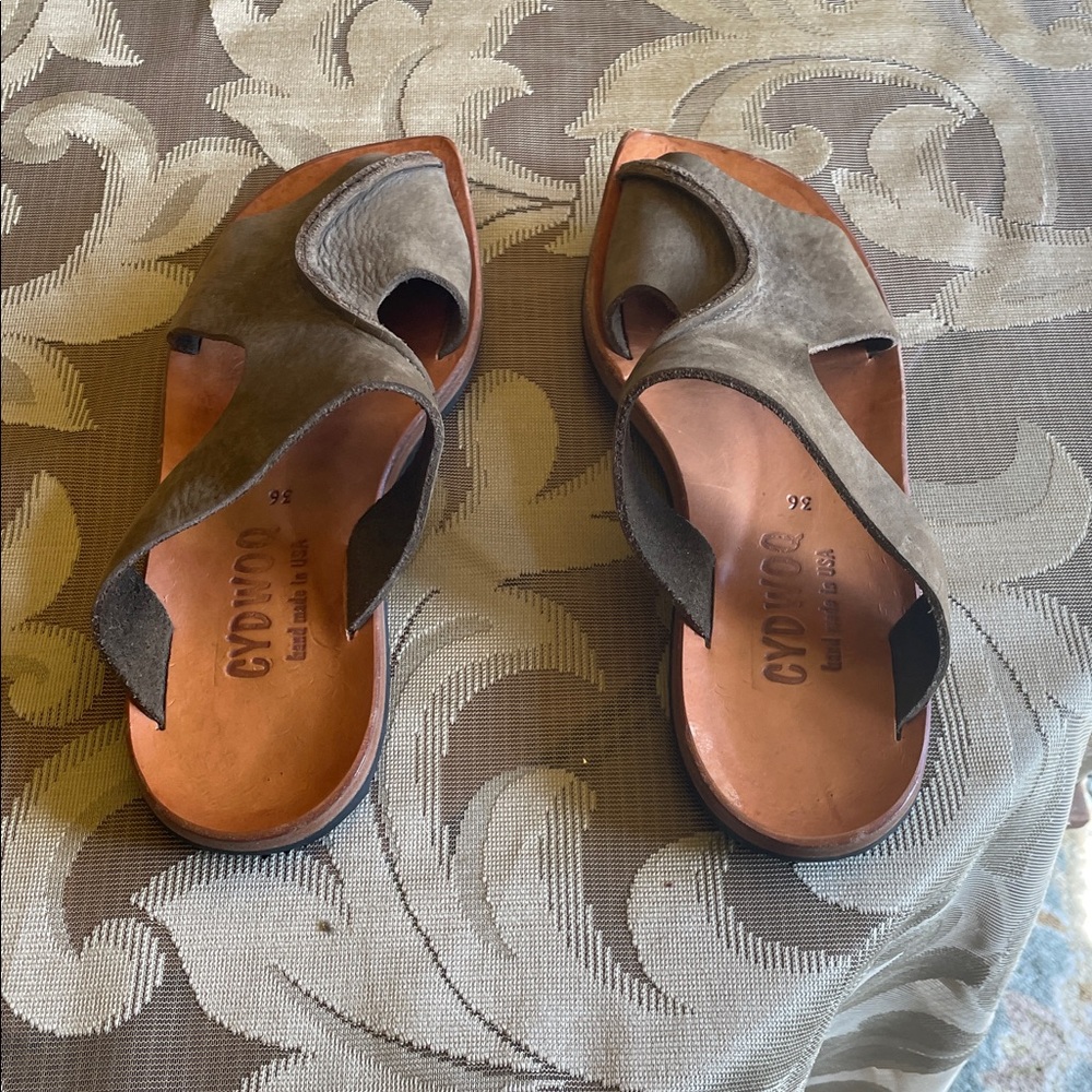 Women’s Sculpted Slide Sandals in Olive Gray - Picture 3 of 5